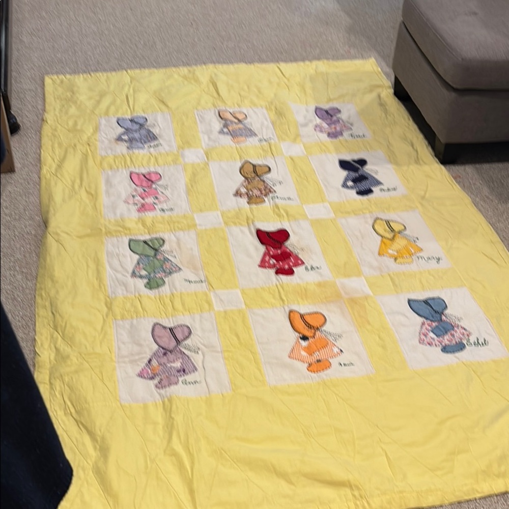 Vintage (1930’s) Holly Hobby twin size quilt
